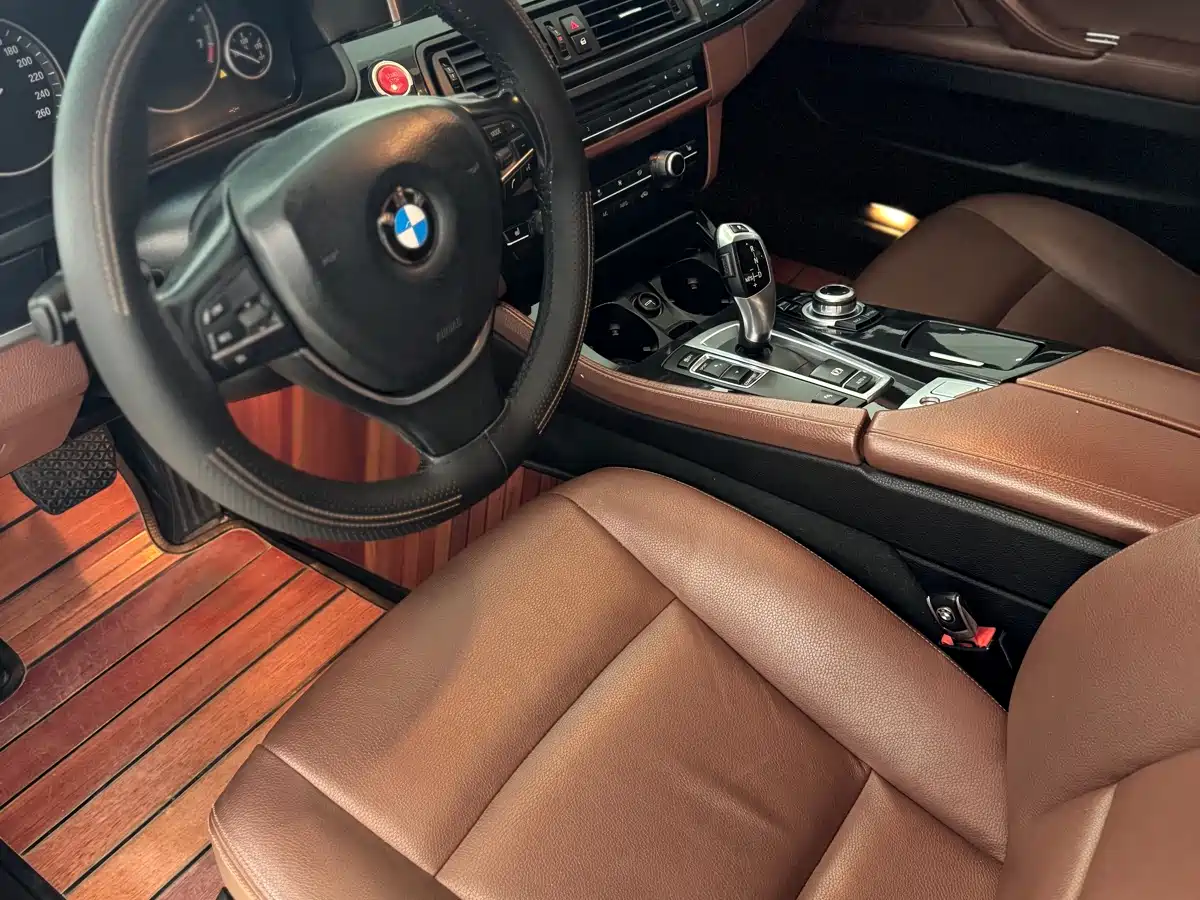 BMW 5 Series 2017 520Li Classic Edition фото 7
