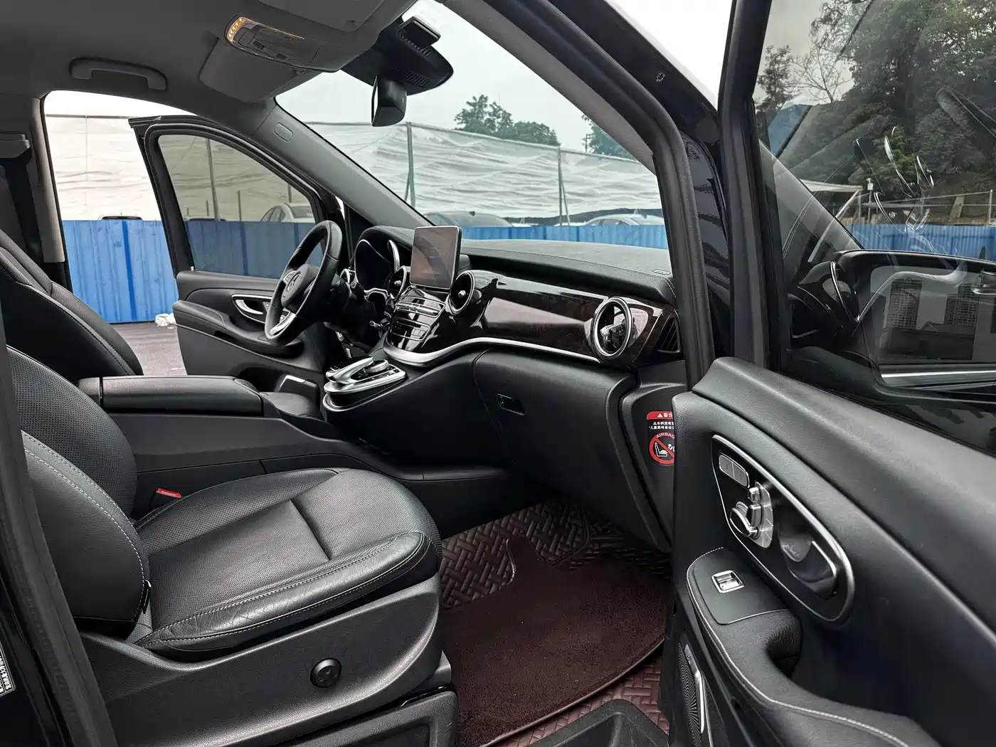 Mercedes-Benz V-Class 2018 V 260 L Premium Long Wheelbase Edition China VI фото 6