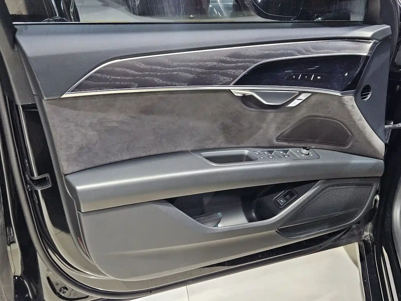 Audi A8 2022 A8L 50 TFSI quattro Comfort Collector's Edition фото 7