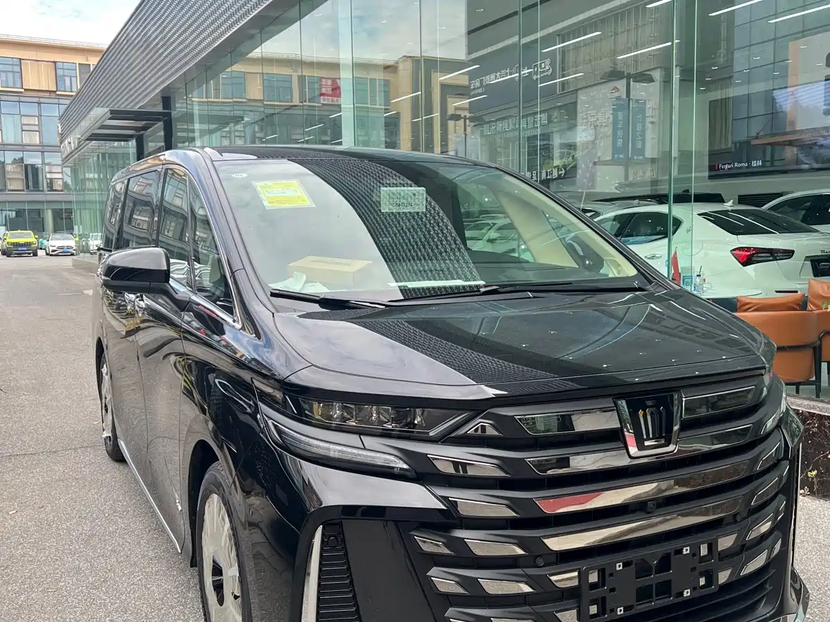 Toyota Vellfire 2024 Crown Hybrid 2.5L Executive Premium Edition фото 7