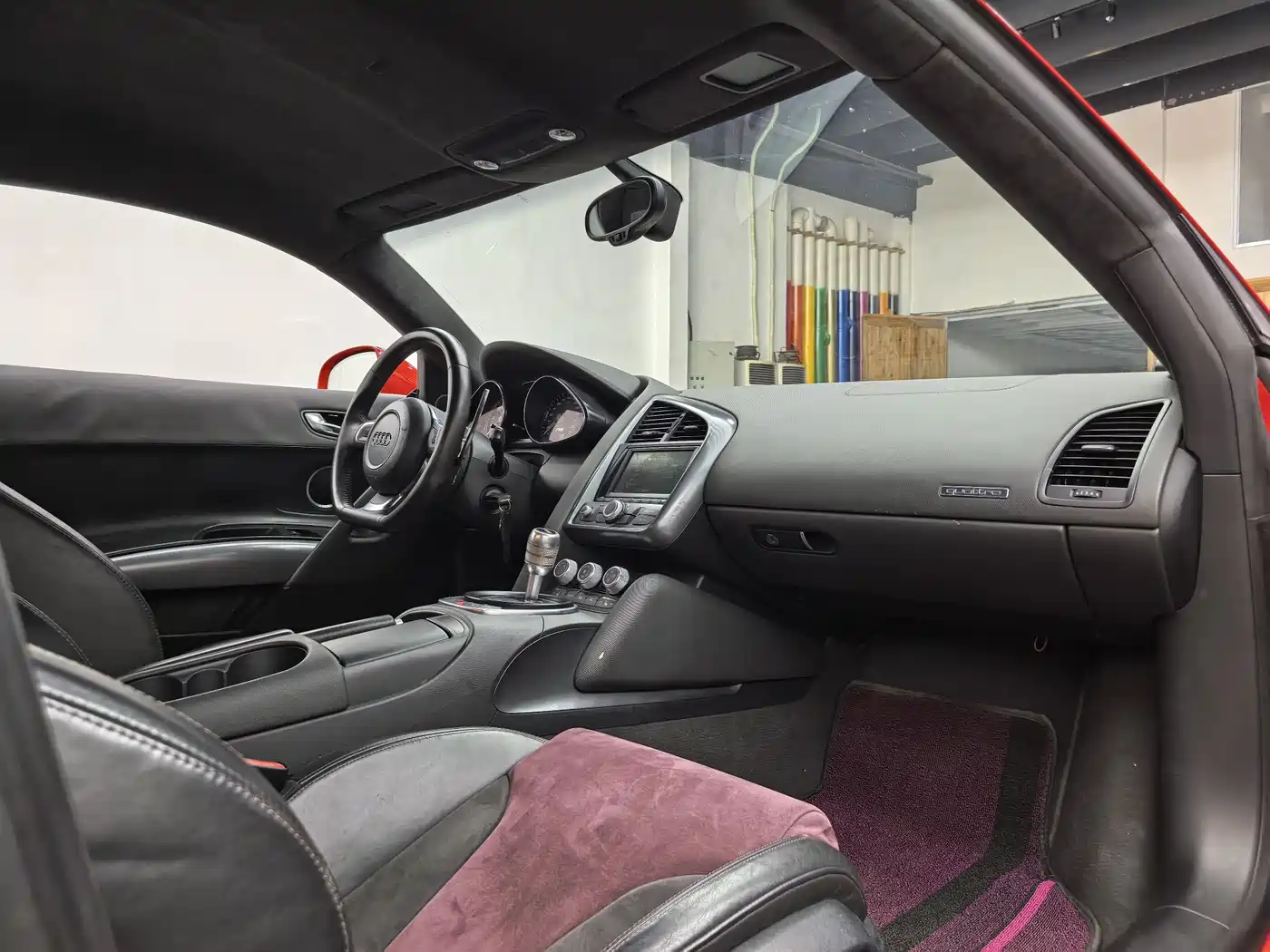 Audi R8 2010 5.2 FSI quattro фото 26