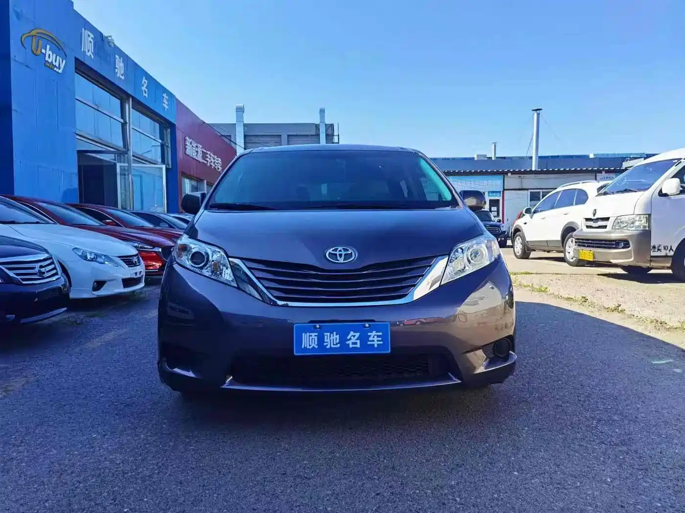 Toyota Sienna 2015 3.5L 2WD LE фото 2