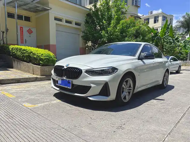 BMW 1 SERIES
