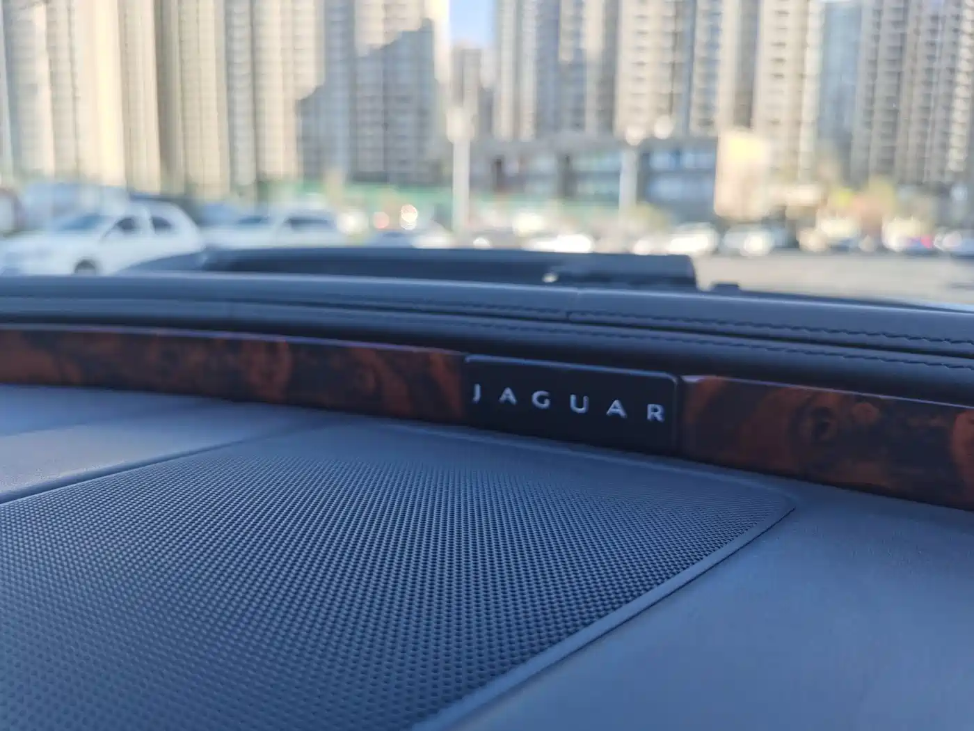 Photo 17 - Jaguar XJ