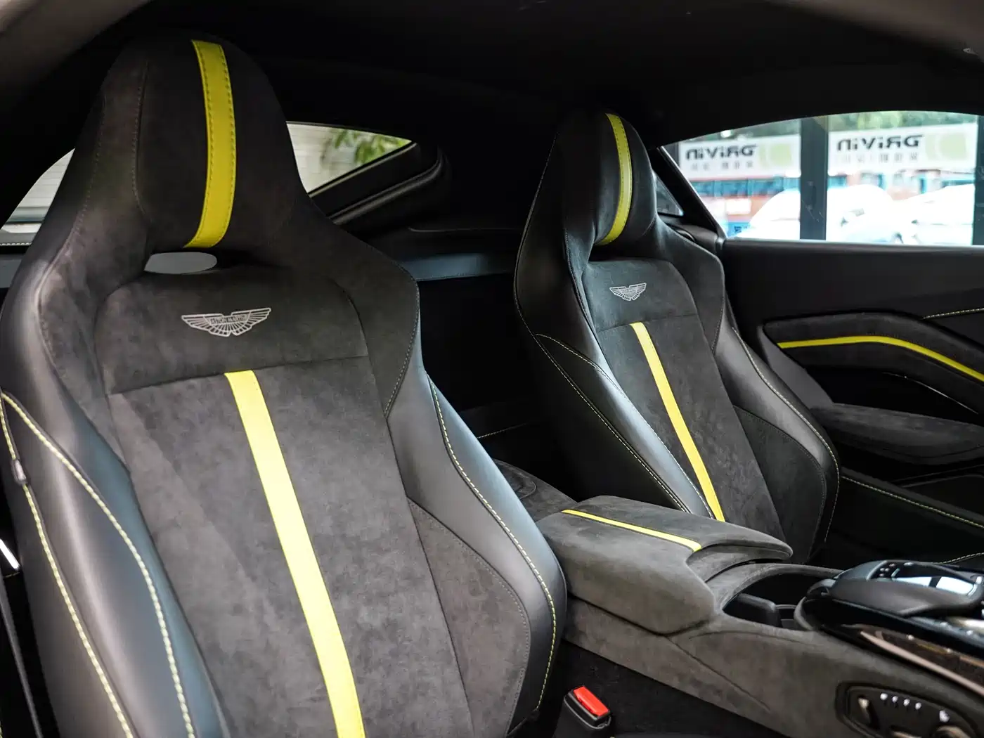 Aston Martin V8 Vantage 2022 4.0T V8 F1 Edition Coupe фото 12