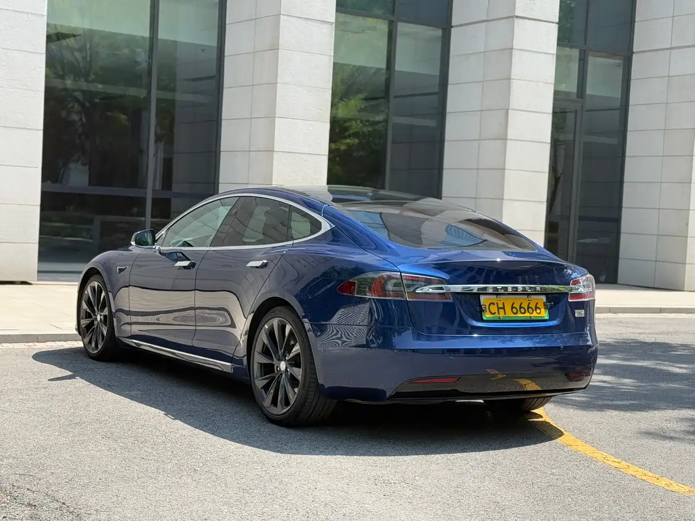 TESLA MODEL S