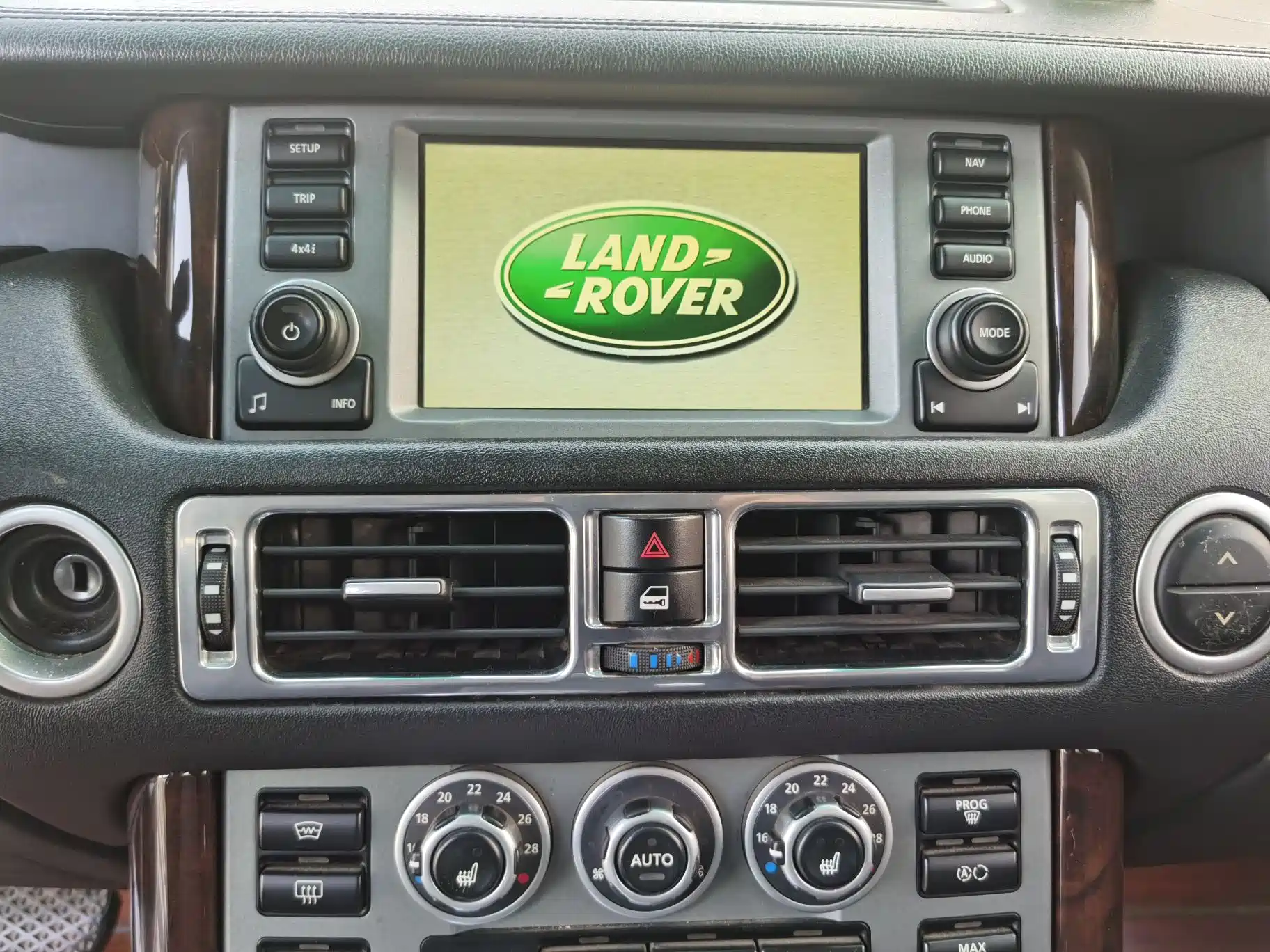 صورة 17 - Land Rover Range Rover