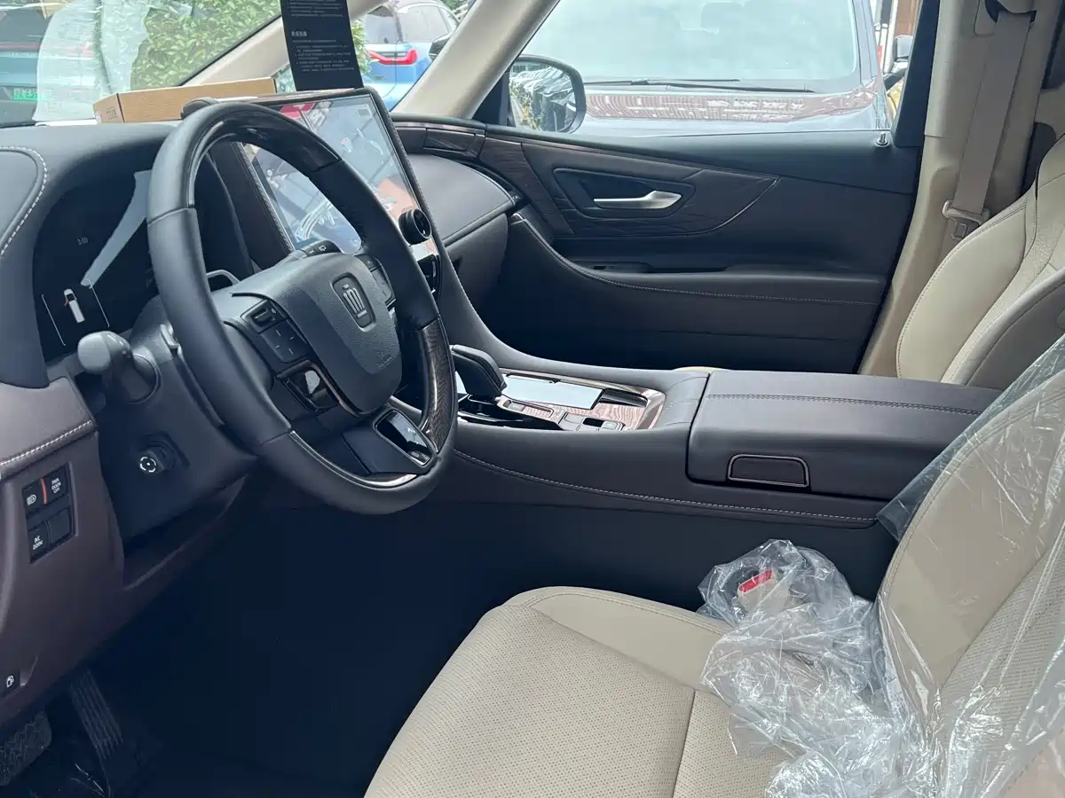 Toyota Vellfire 2024 Crown Hybrid 2.5L Executive Premium Edition фото 3