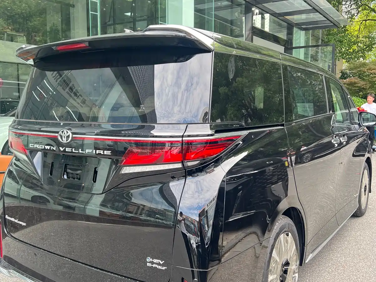 Toyota Vellfire 2024 Crown Hybrid 2.5L Executive Premium Edition фото 6