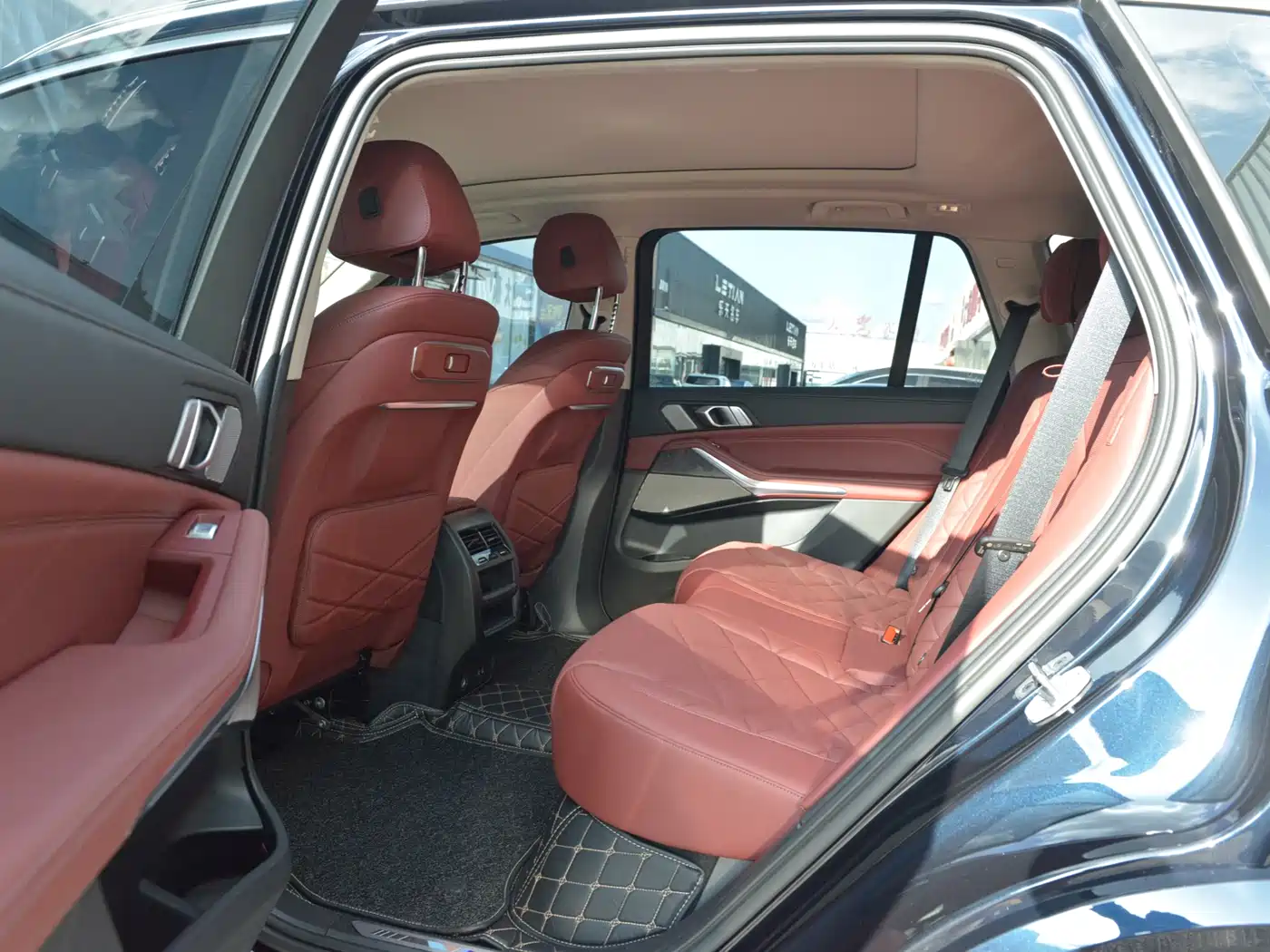 BMW X5 2023 xDrive 30Li Premium M Sport Package фото 14