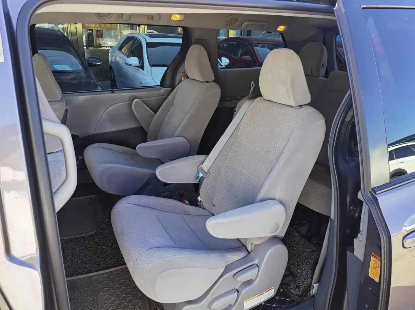Toyota Sienna 2015 3.5L 2WD LE фото 6