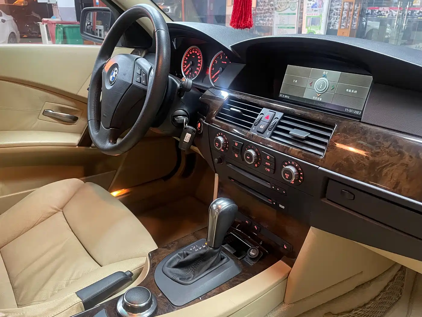 BMW 5 Series 2006 530i фото 14