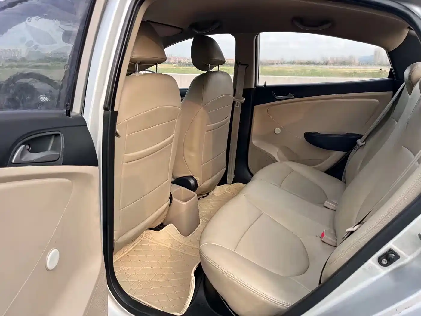 Hyundai Verna 2014 1.4L Manual Fashion GS фото 8