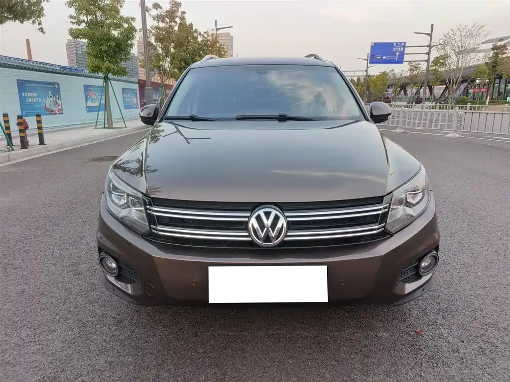 Volkswagen Tiguan 2015 2.0TSI Comfort Edition фото 2