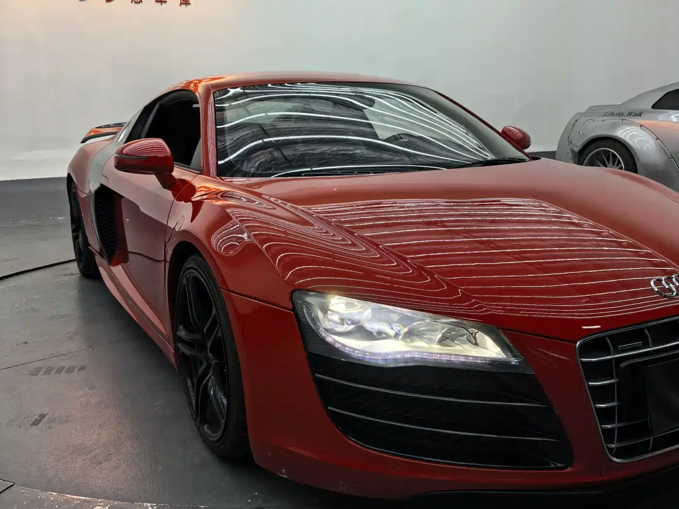 Audi R8 2010 5.2 FSI quattro фото 12