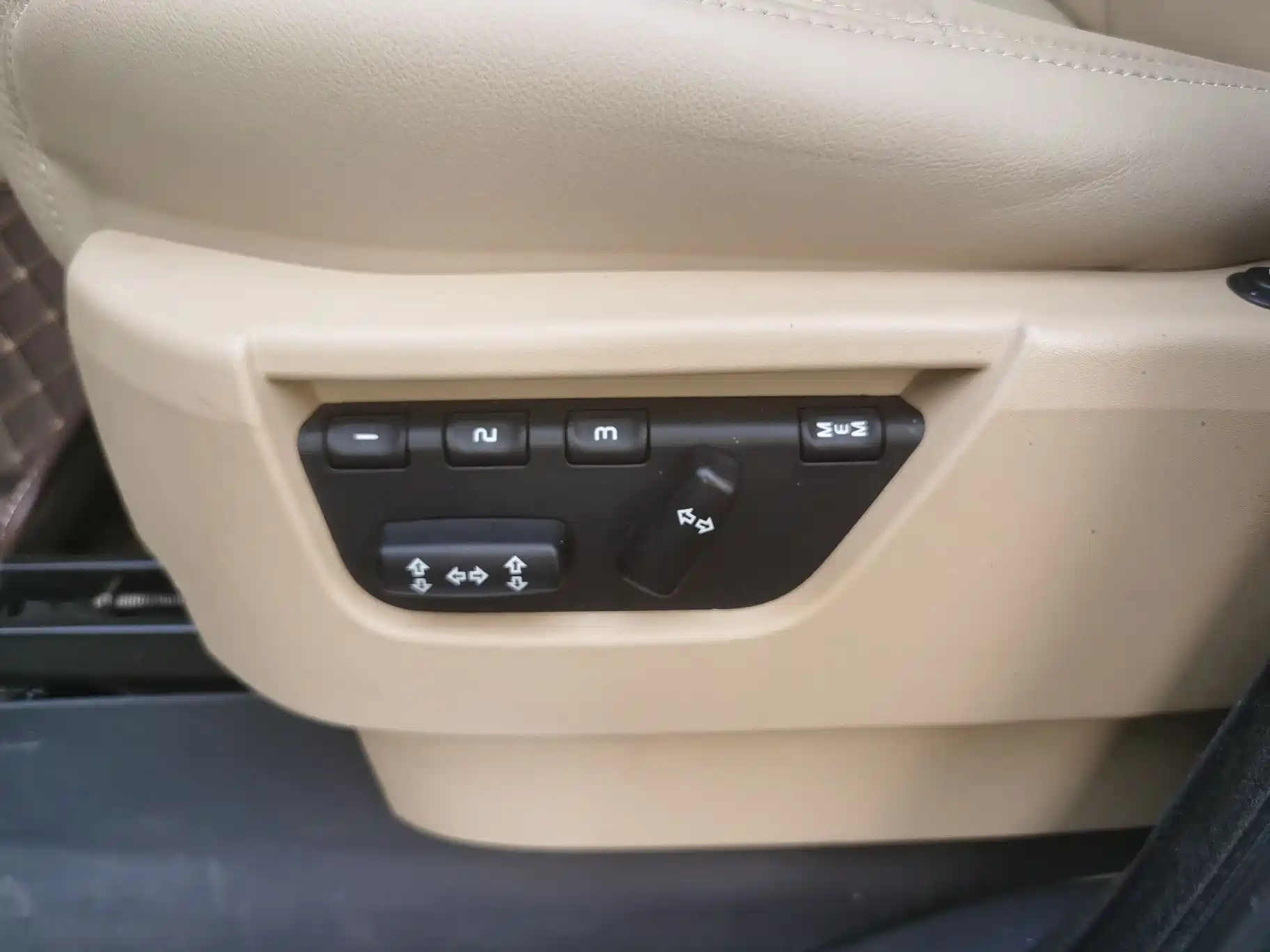 Фото 24 - Land Rover Range Rover Sport