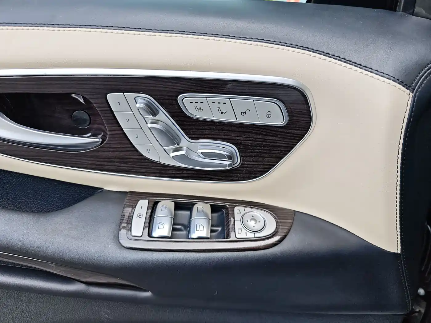 Mercedes-Benz Vito 2021 2.0T Elite 7-Seater фото 16