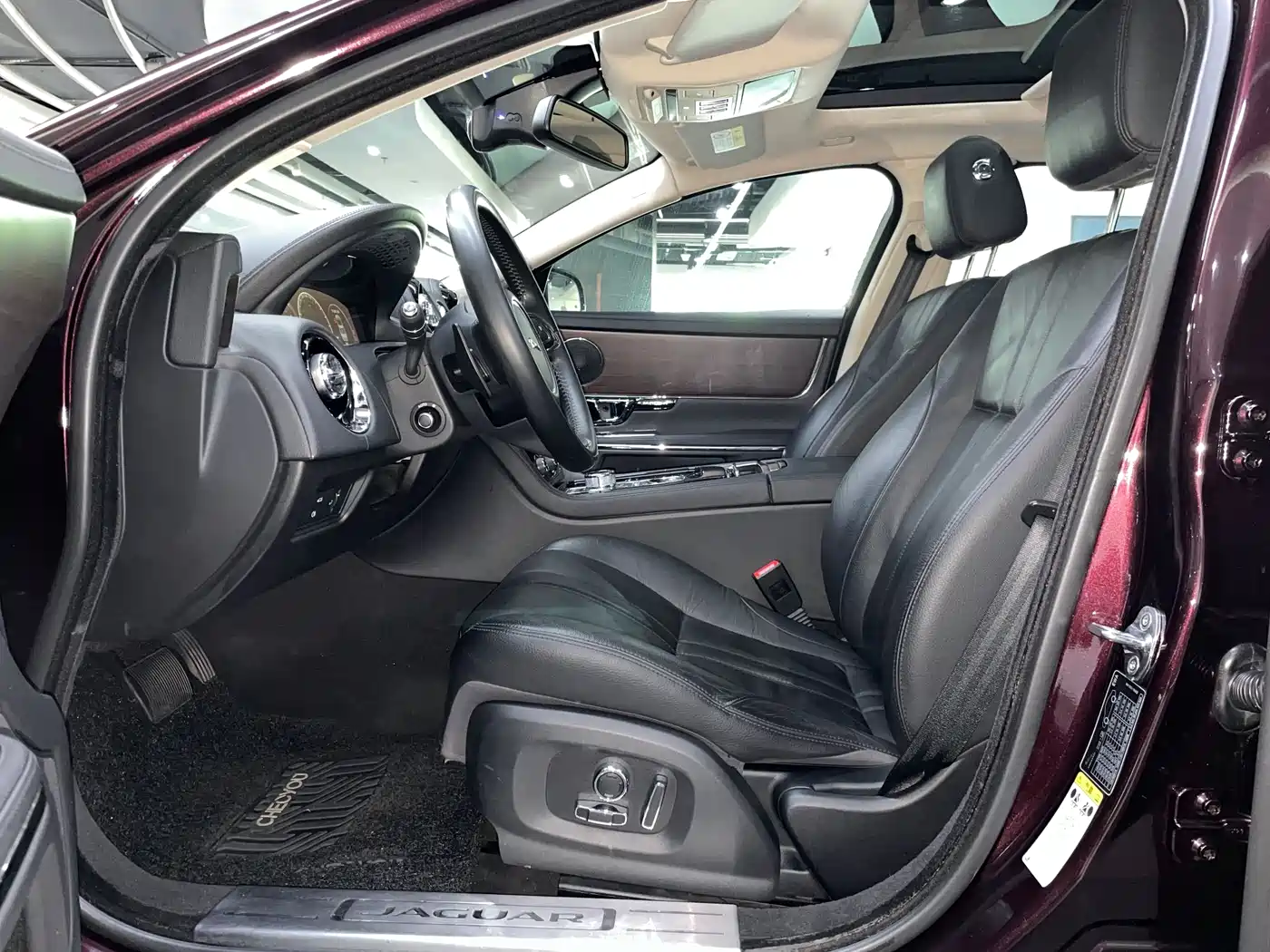 JAGUAR XJ