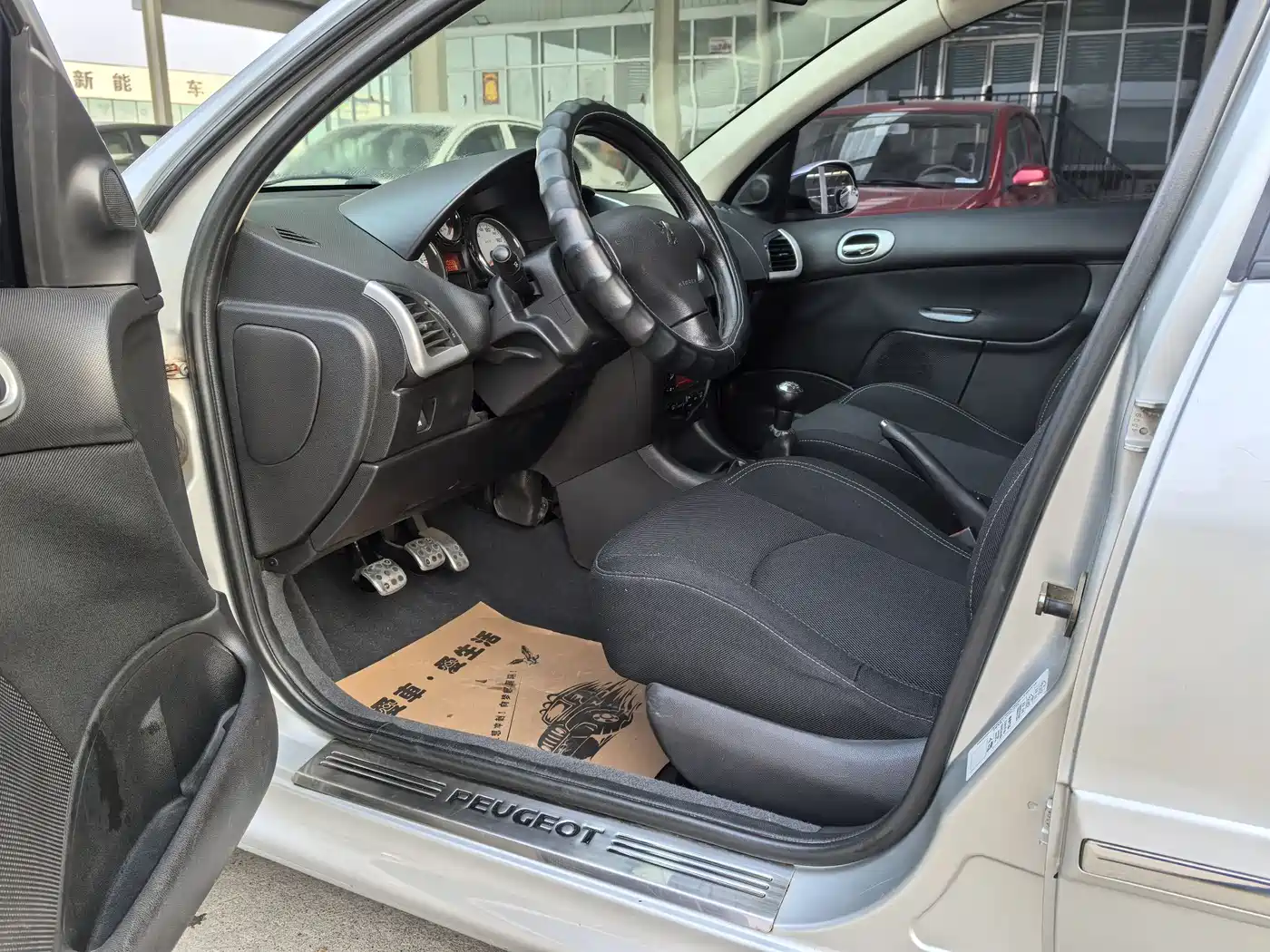 Peugeot 207 2009 Sedan 1.4L Manual Pinle Edition фото 5