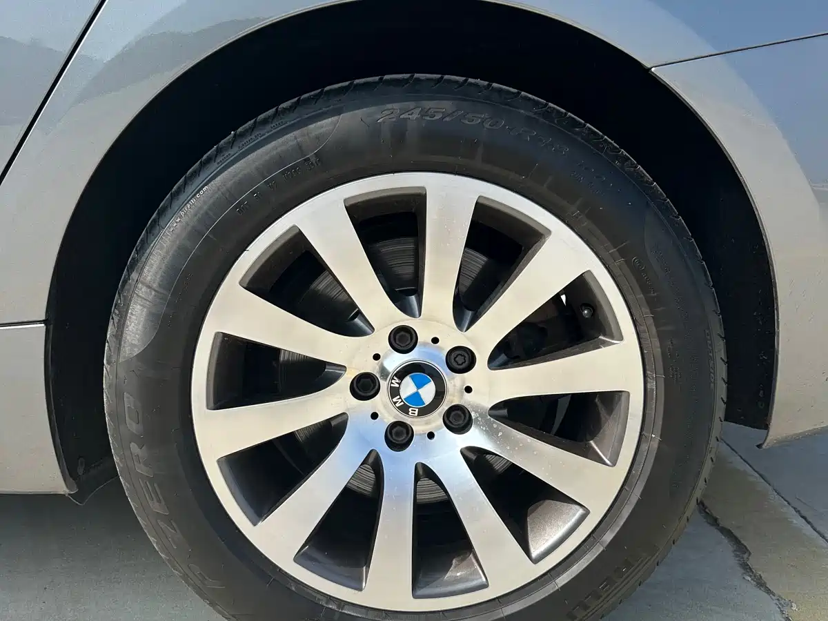 BMW 5 Series GT 2011 535i Elegance фото 27