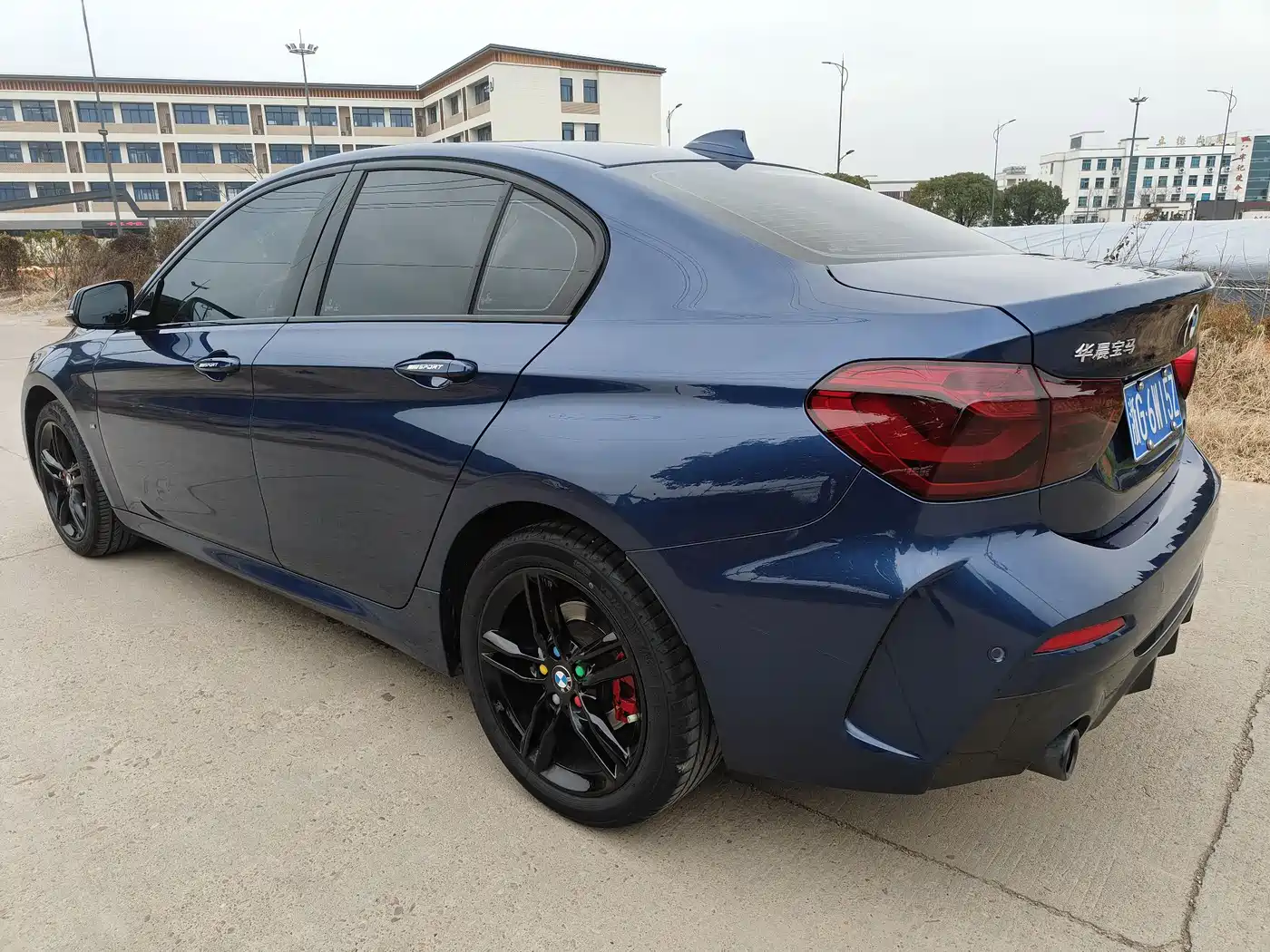 BMW 1 Series 2021 120i M Sport Shadow Edition фото 4