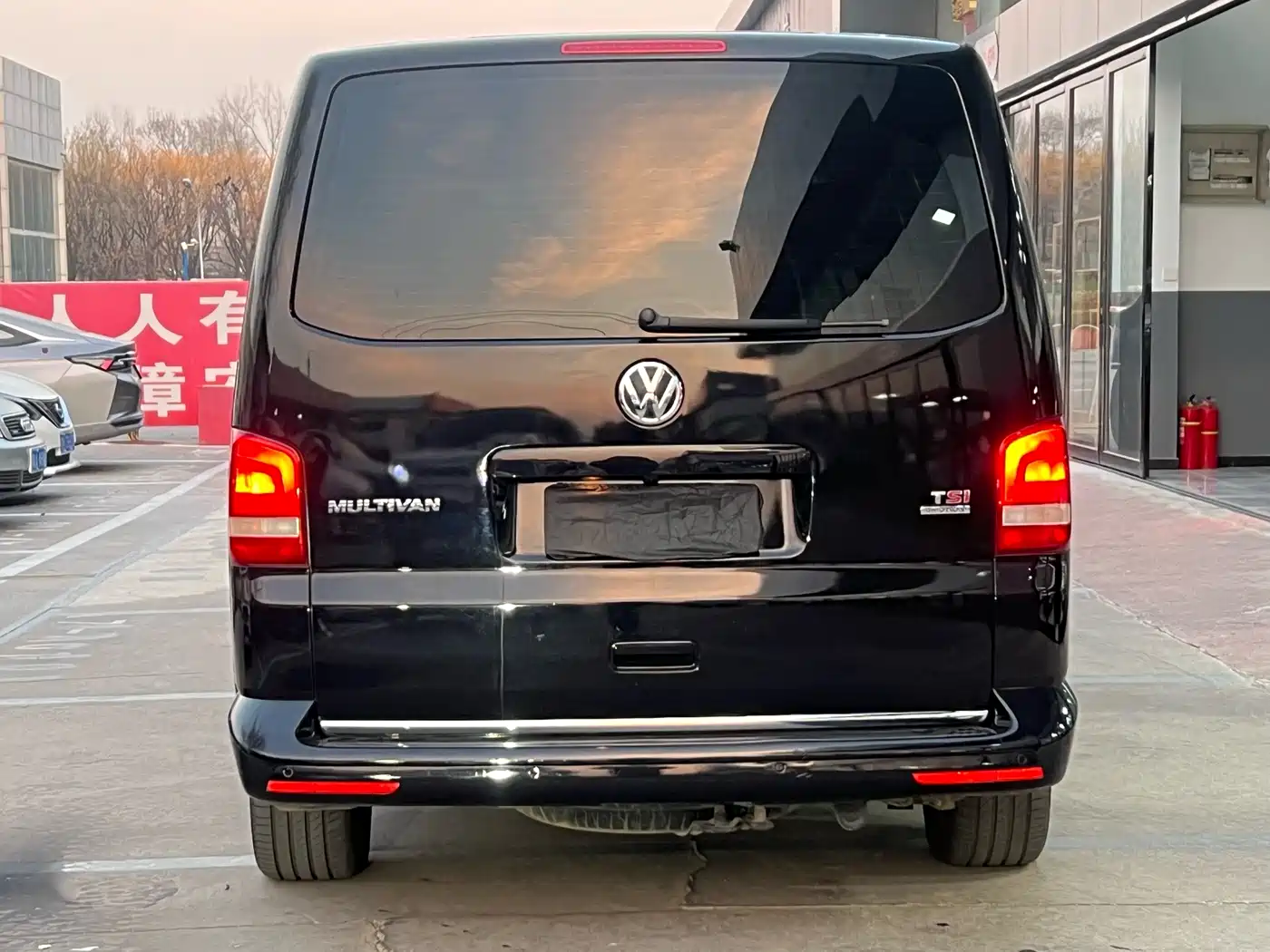 Volkswagen Multivan 2015 2.0TSI AWD 65th Anniversary Limited Edition фото 4