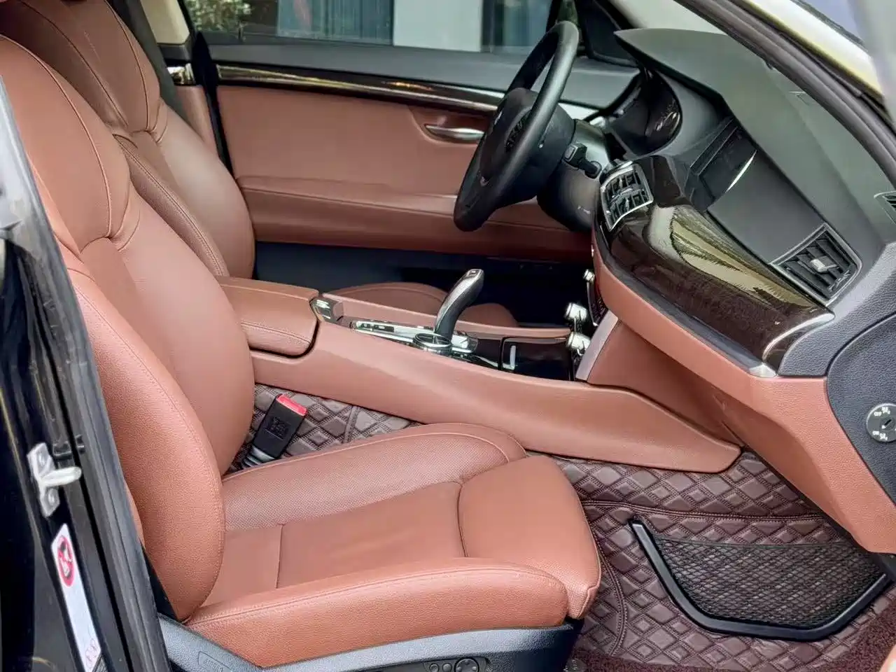 BMW 5 Series GT 2013 535i xDrive Luxury фото 3
