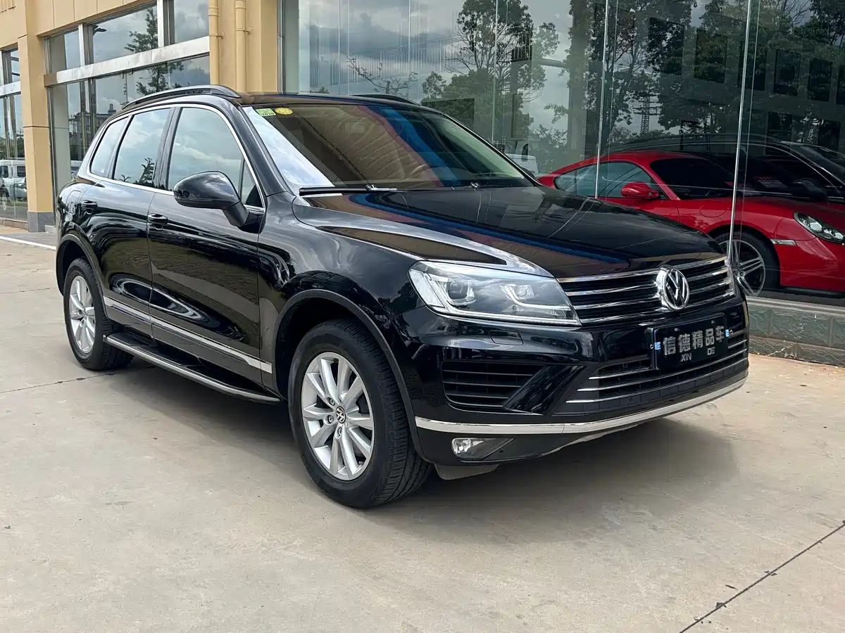 Фото 2 - Volkswagen Touareg