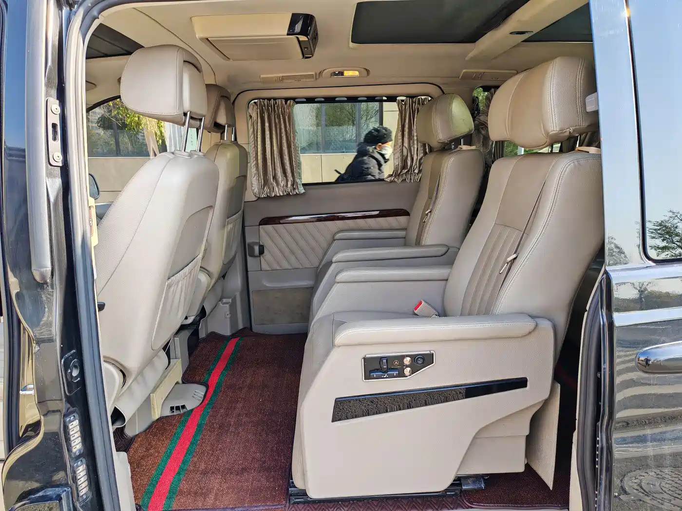 Mercedes-Benz Viano 2013 Model 3.0L Navigation Edition фото 12