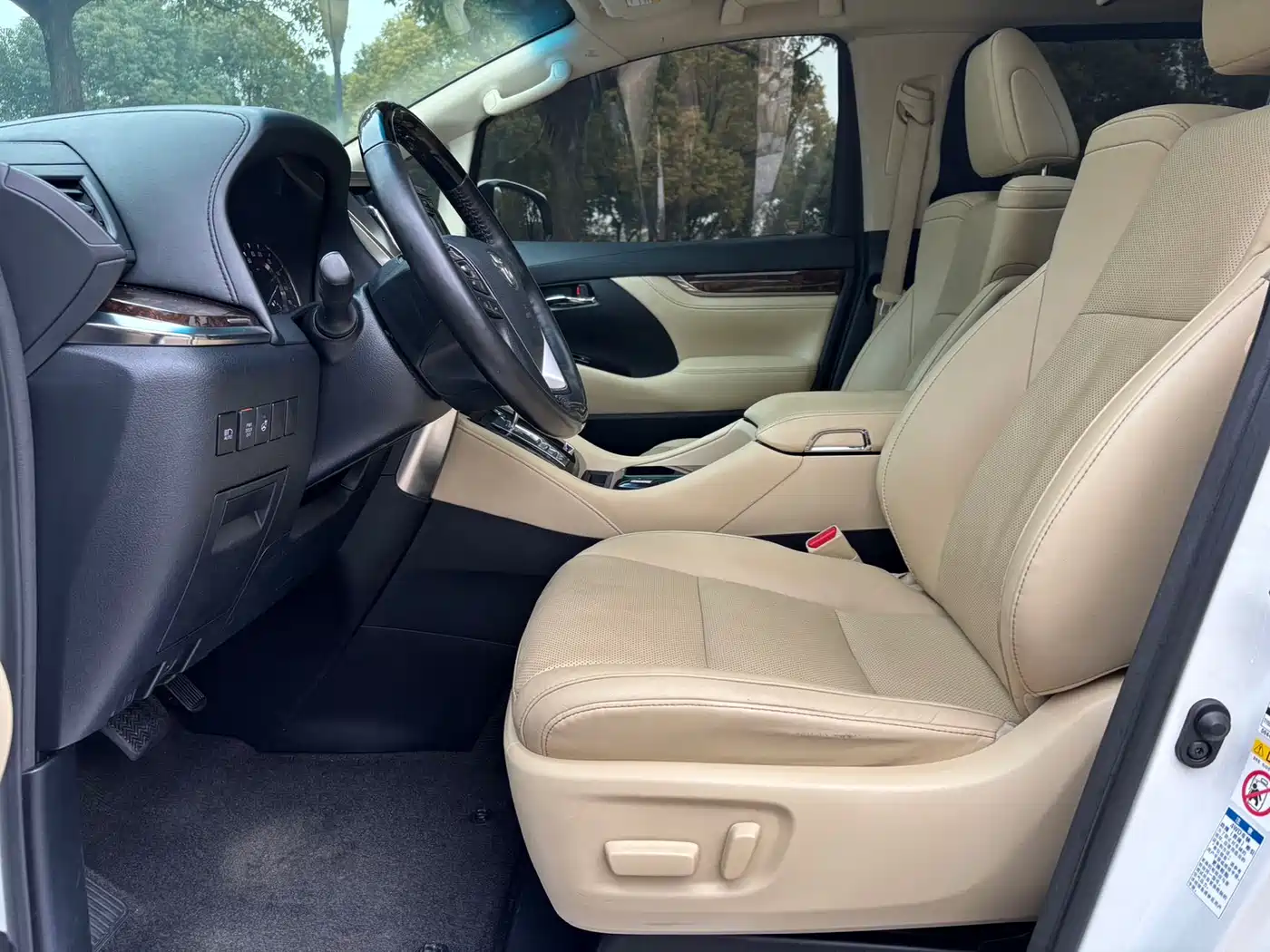 Toyota Alphard 2019 Hybrid 2.5L Luxury фото 7