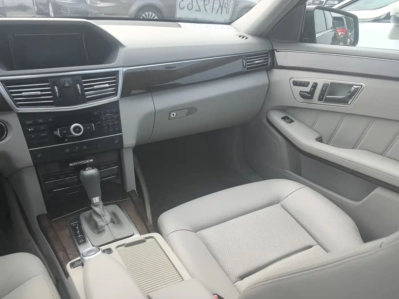 Mercedes-Benz E-Class 2010 E 300 L Fashion фото 10