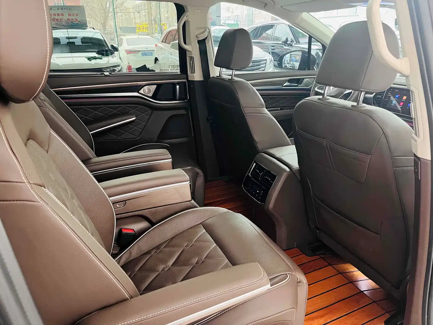 Volkswagen Viloran 2020 380TSI Premium фото 23