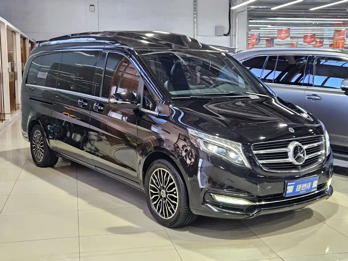 Mercedes-Benz V-Class 2018 V 260 L Premium Long Version China V фото 3