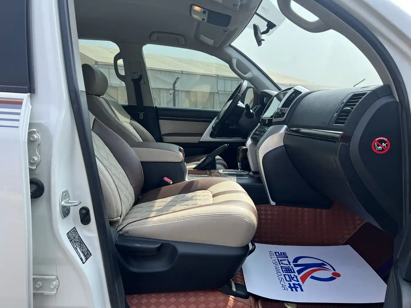 Toyota Land Cruiser (Import) 2015 4.0L V6 Middle East Low Configuration Edition фото 13