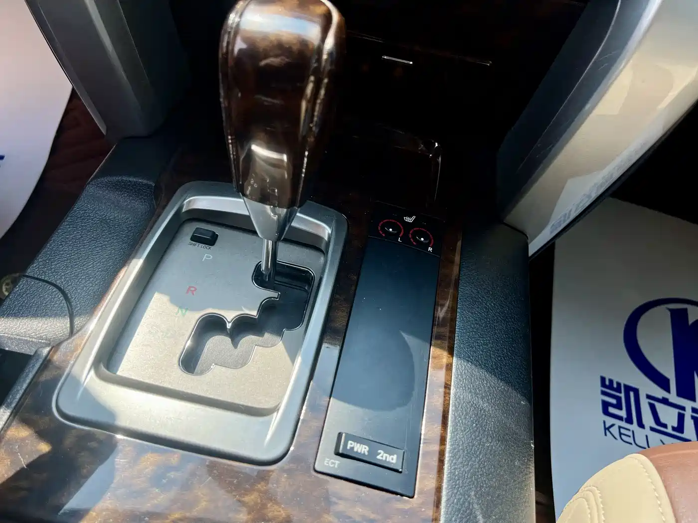 Toyota Land Cruiser (Import) 2015 4.0L V6 Middle East Low Configuration Edition фото 9