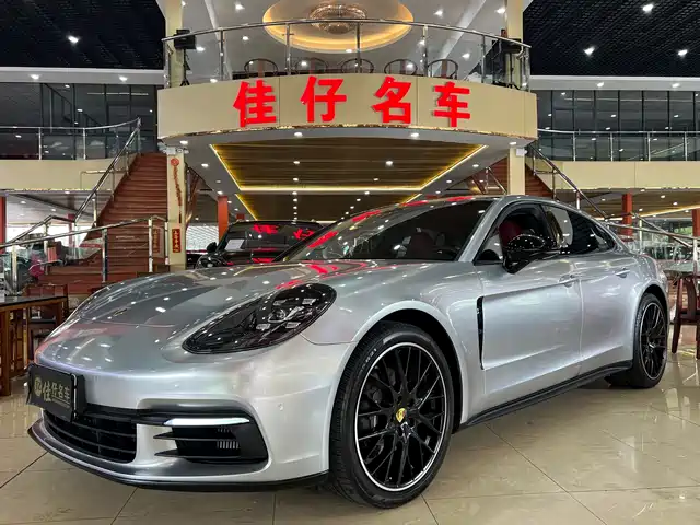 PORSCHE PANAMERA