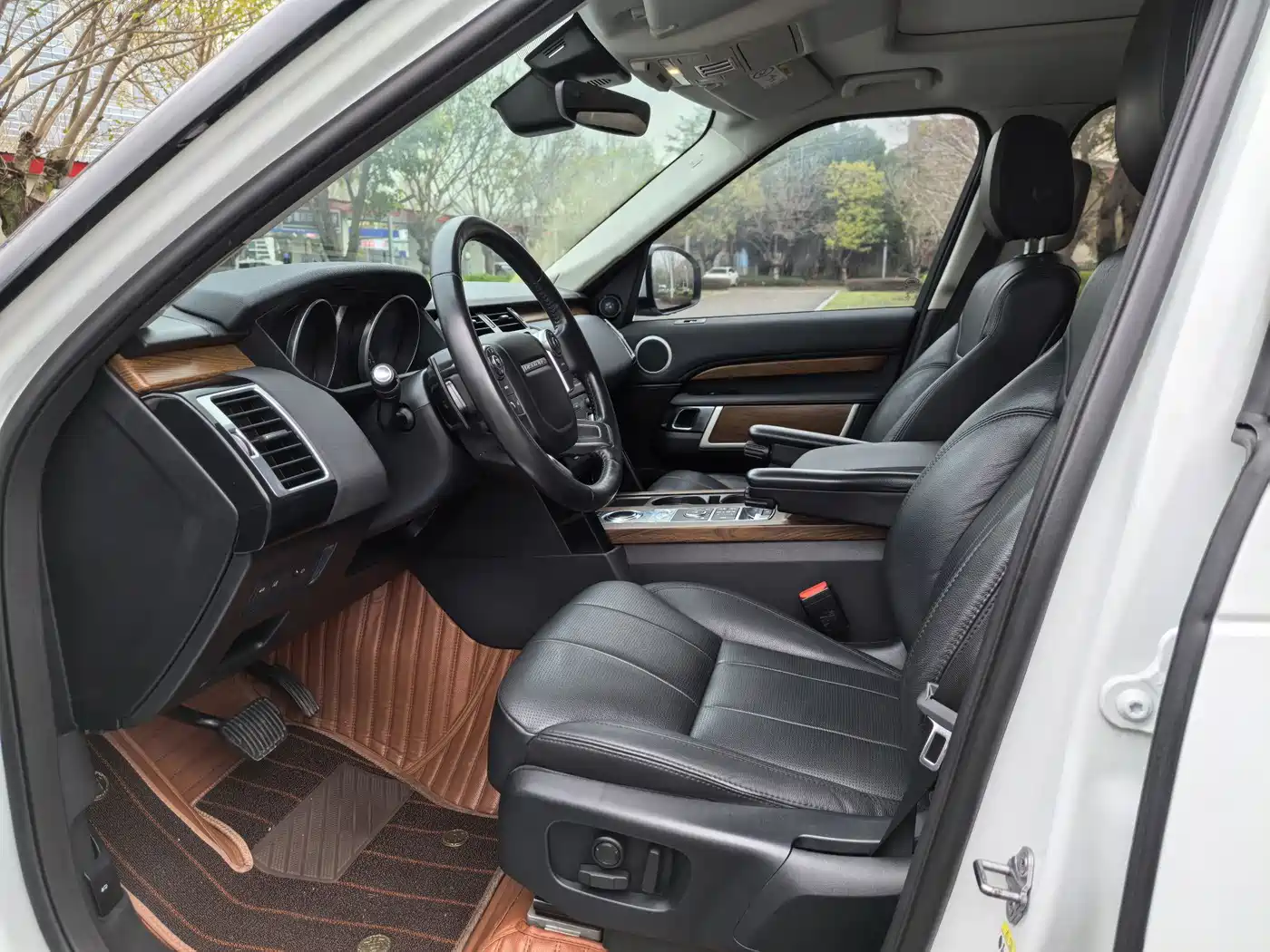 Land Rover Discovery 2017 3.0 SC V6 SE фото 8