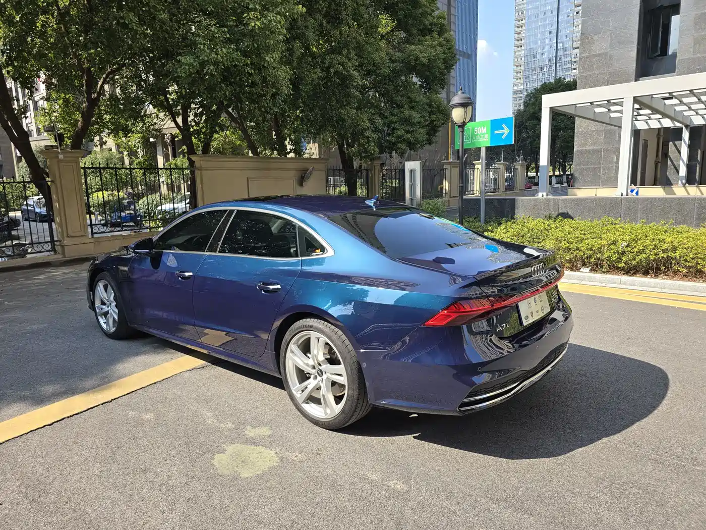 Audi A7L 2024 45TFSI quattro S-line Vision Edition Crystal Package фото 16