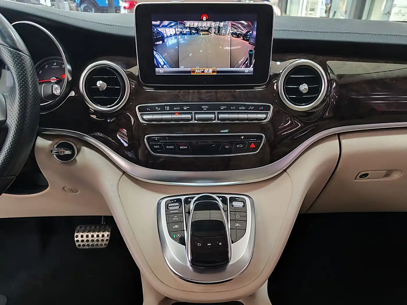 Mercedes-Benz V-Class 2018 V 260 L Premium Long Wheelbase Edition China VI фото 13