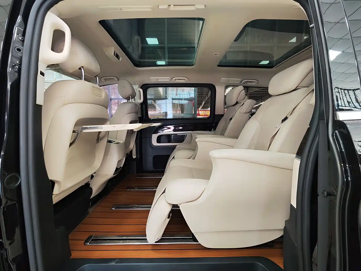 Mercedes-Benz V-Class 2018 V 260 L Premium Long Wheelbase Edition China VI фото 6
