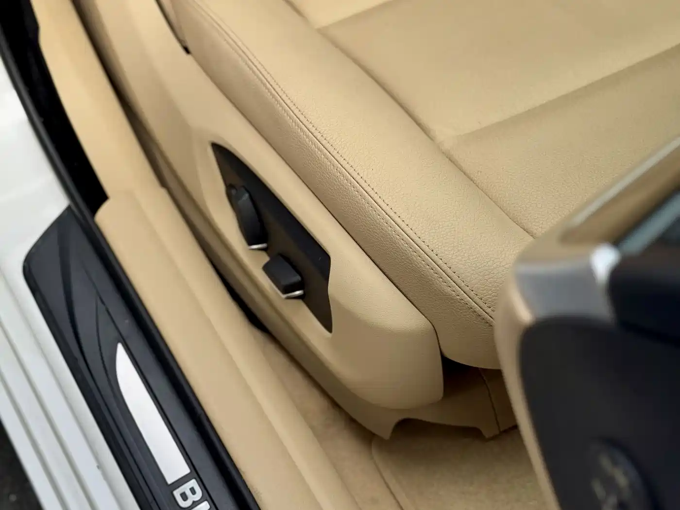 BMW 5 Series 2014 530Li Leading фото 16