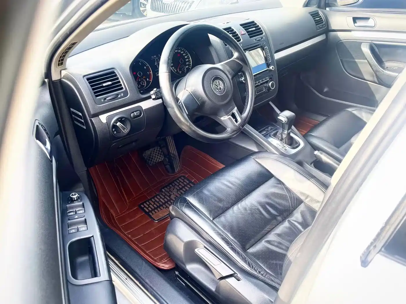 Volkswagen Sagitar 2010 1.4TSI Automatic Luxury фото 6