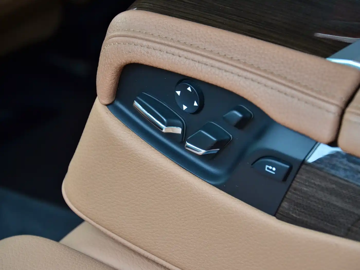 BMW 7 Series 2013 Model 730Li Luxury фото 20