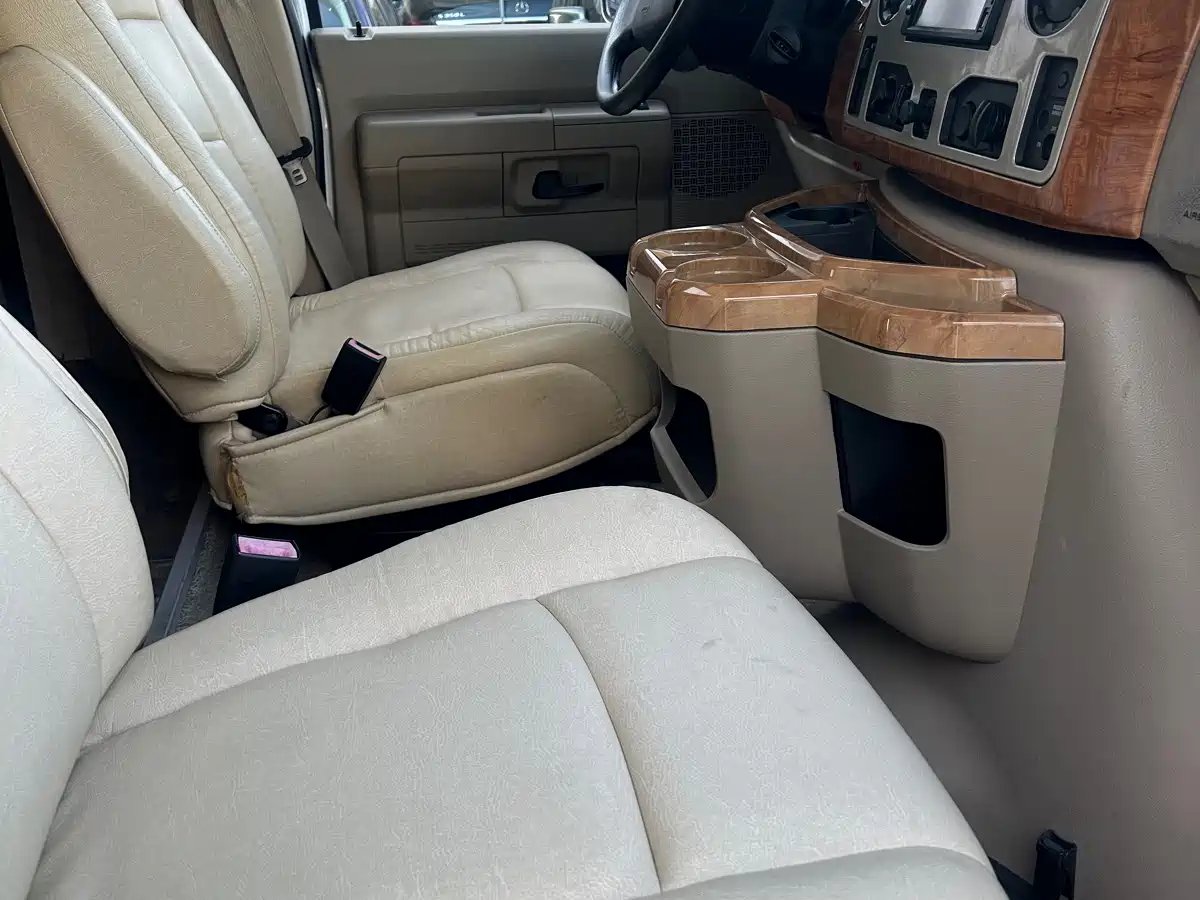 Ford E350 2011 5.4L Platinum Limited Edition фото 24