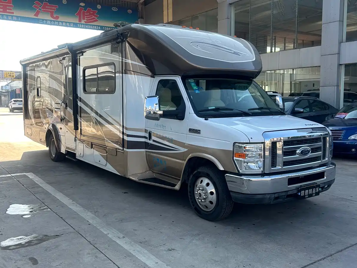 Ford E350 2011 5.4L Platinum Limited Edition фото 4