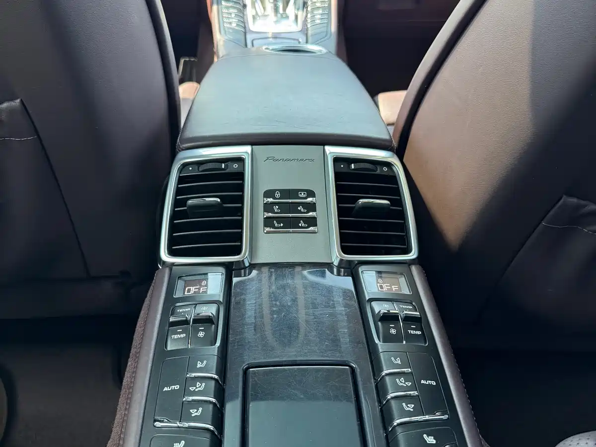 Porsche Panamera 2013 Panamera 4 Platinum Edition 3.6L фото 24