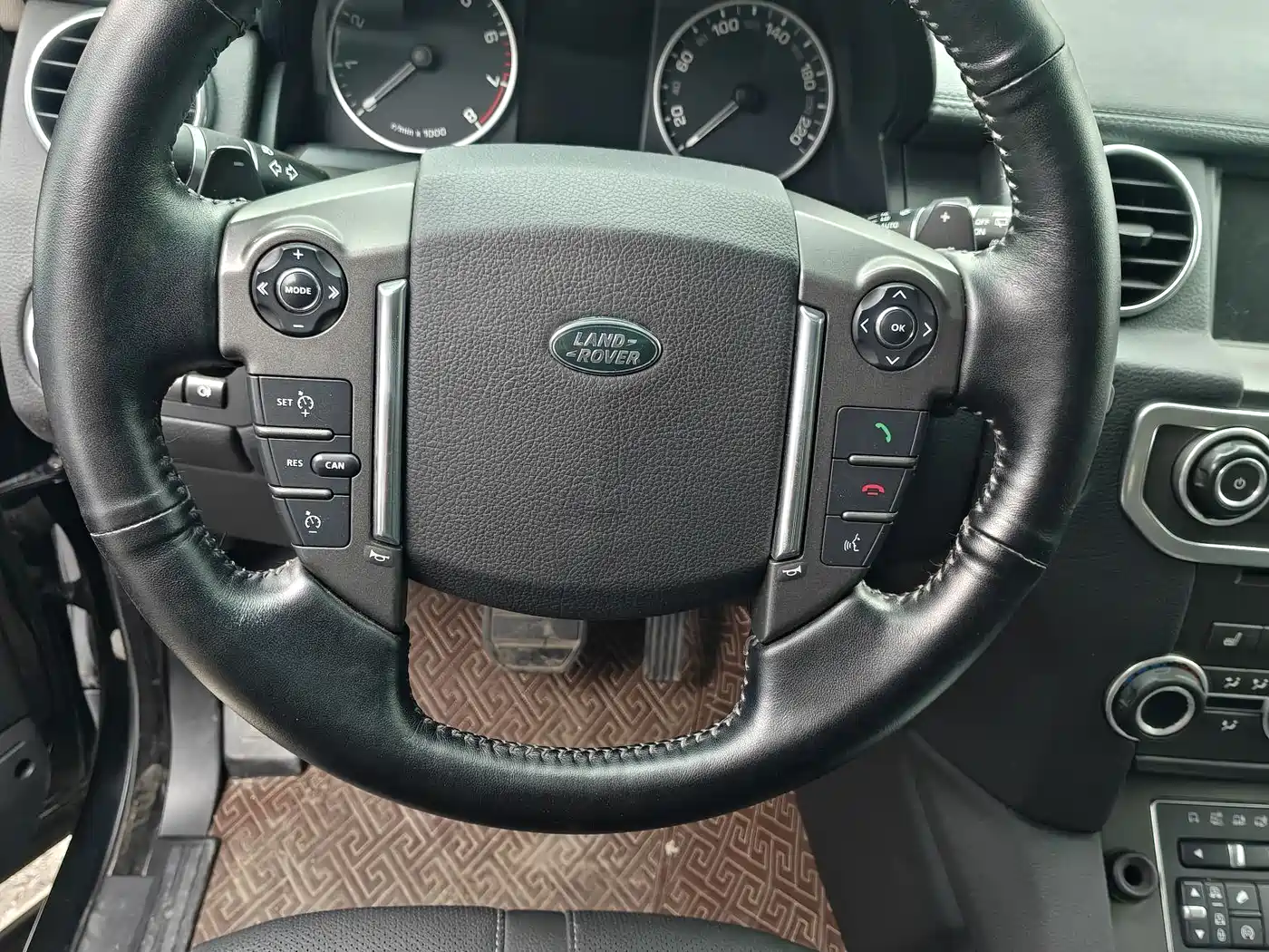 Land Rover Discovery 2015 3.0 SC V6 SE фото 8