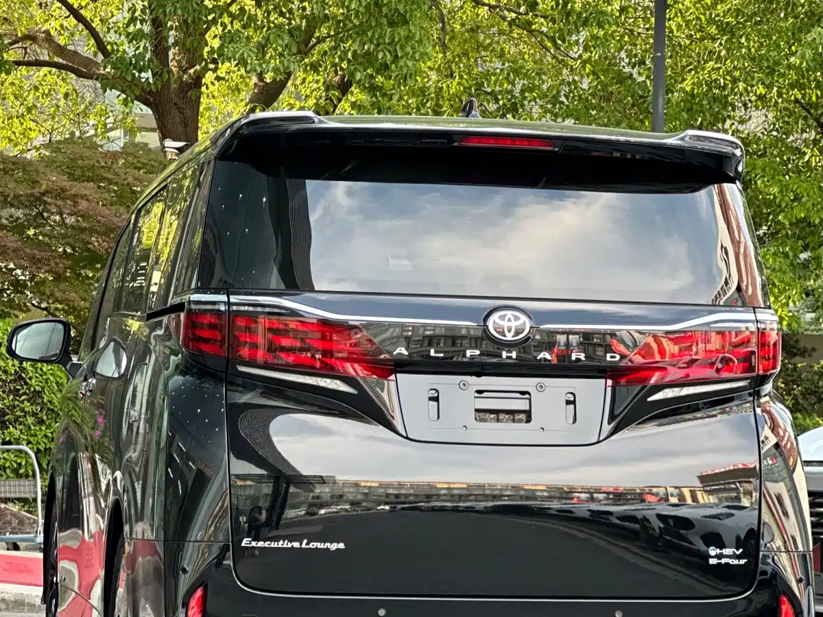 Toyota Alphard 2024 Hybrid 2.5L Ultimate Enjoyment Edition фото 3