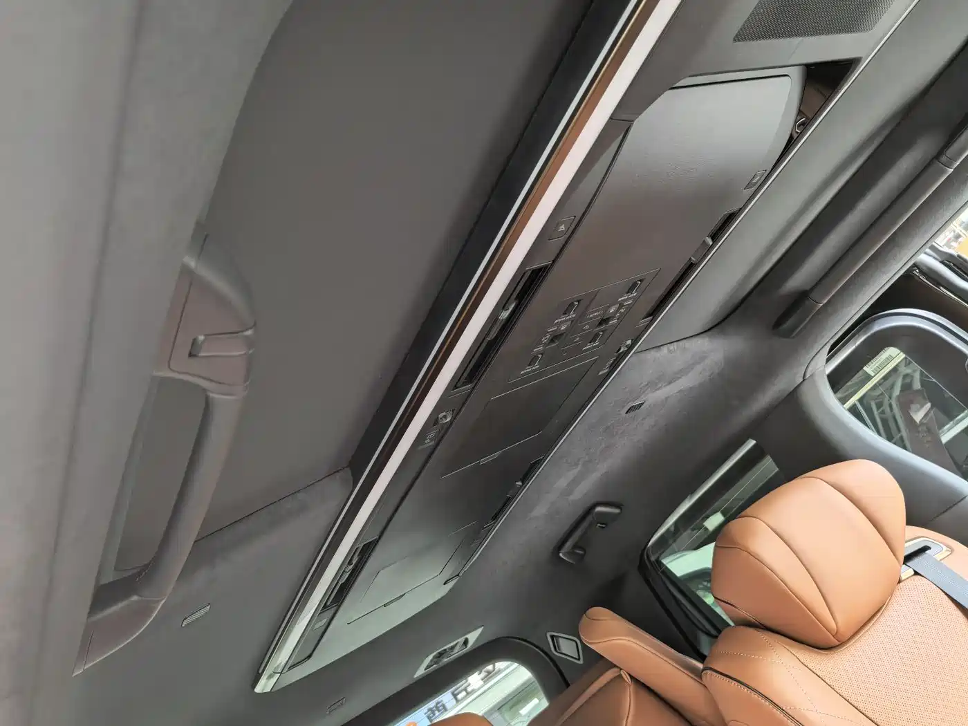 Toyota Alphard 2025 Hybrid 2.5L Ultimate Gold Edition фото 7