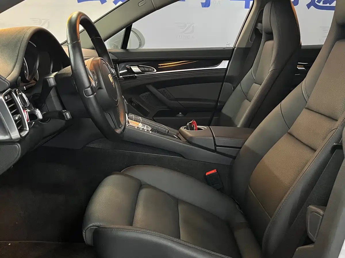 Porsche Panamera 2014 Panamera 4 3.0T фото 11